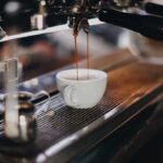 Στα 3 ευρώ ο καφές στο χέρι – Γιατί αυξάνεται ξανά