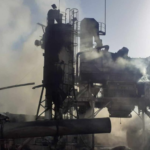 Φωτιά και εκρήξεις σε εργοτάξιο πίσσας στο Αγρίνιο– Νεκρός ένας εργαζόμενος