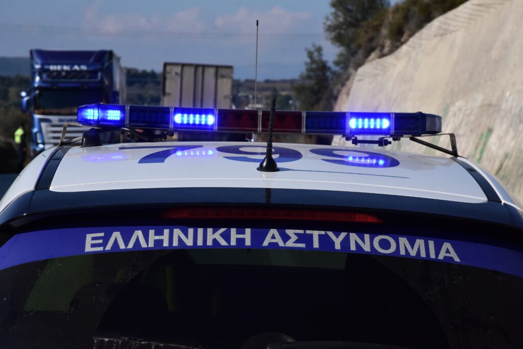 ΚΟΡΙΝΘΙΑ ΑΥΤΟΚΙΝΗΤΟ ΣΥΓΚΡΟΥΣΤΗΚΕ ΜΕ ΦΟΡΤΗΓΟ ΣΤΑ ΔΕΡΒΕΝΑΚΙΑ.(ΒΑΣΙΛΗΣ ΠΑΠΑΔΟΠΟΥΛΟΣ/eurokinissi)